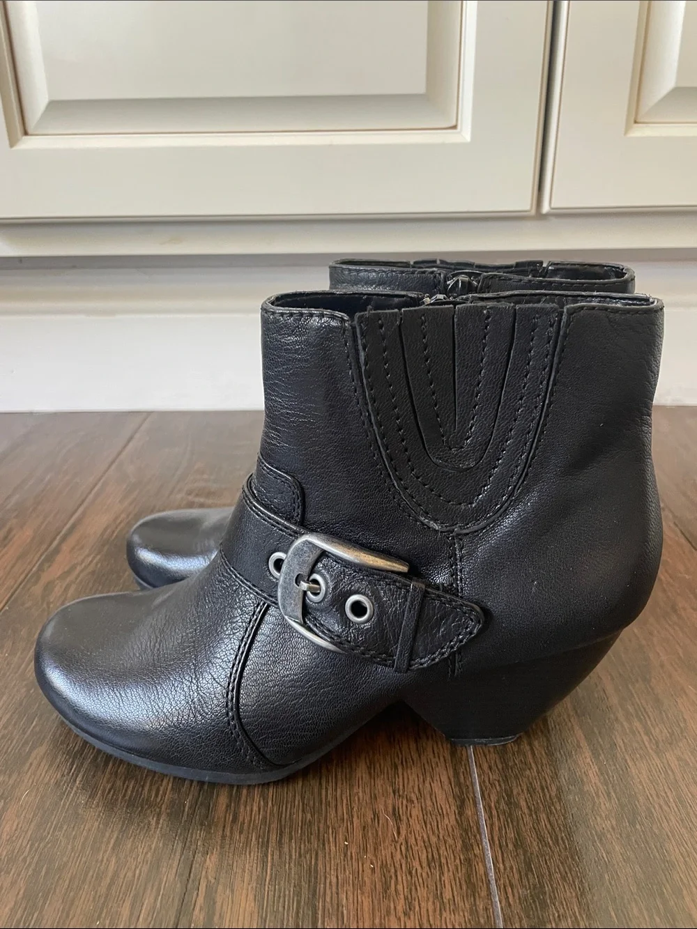 Naturalizer Black Leather Ankle Booties!